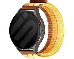 Strap-it Triple Nylon bandje geschikt voor Samsung Galaxy Watch 7 (40/44mm) / Galaxy Watch 6 (Classic) / Galaxy Watch 5 (Pro) / Galaxy Watch 4 / Watch 3 / Watch FE / Polar Ignite 3-2 / Pacer / Unite / Huawei GT3 - GT2 / Amazfit GTS 4-3-2 - Oranje Mix