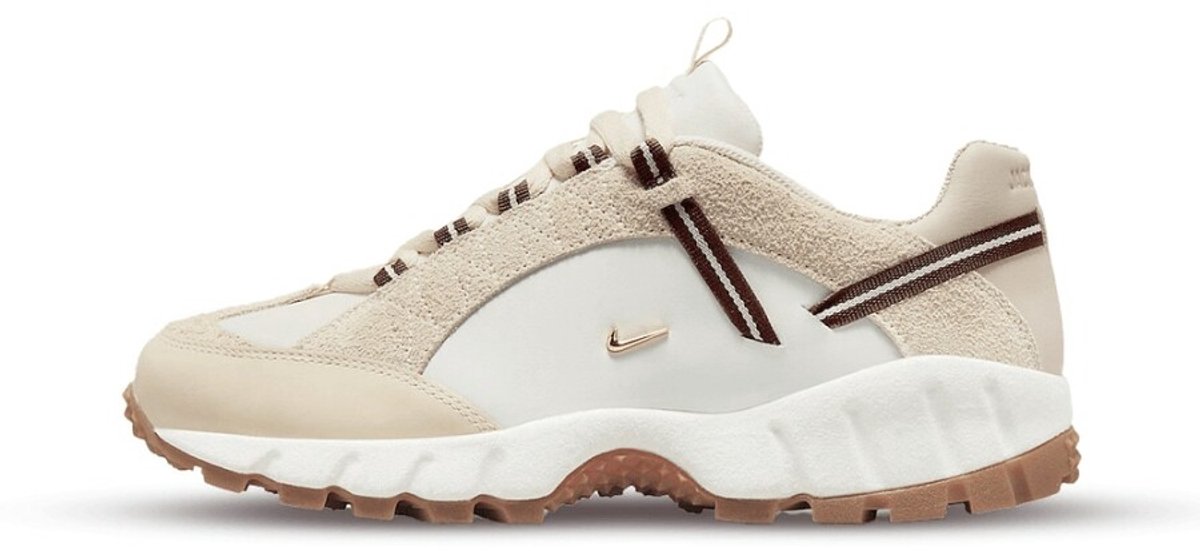 Jacquemus x Nike Air Humara ‘ ‘ . Wit