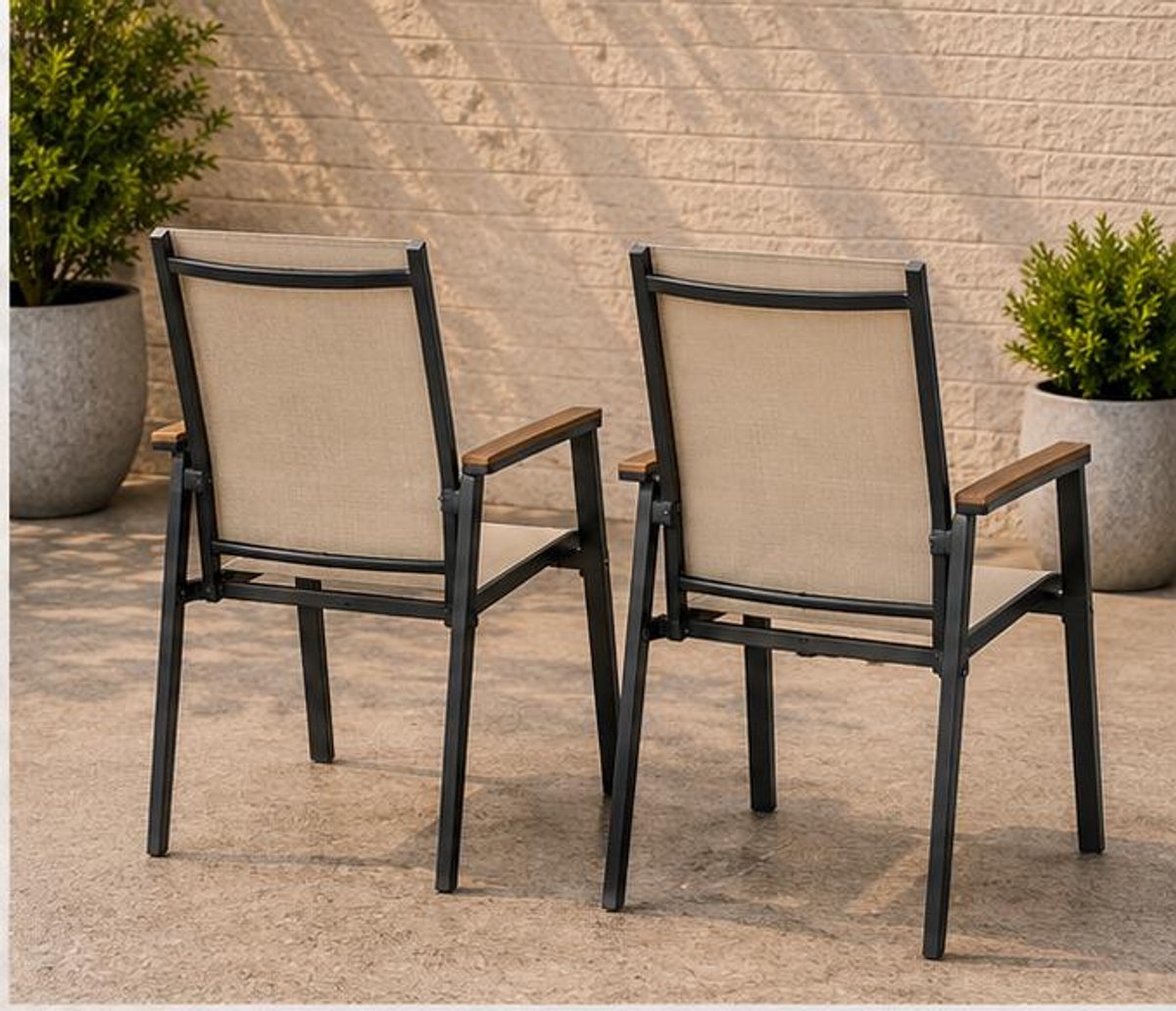 Tuinstoelen Set van 2 63,5x61x99 cm – Stapelbare Aluminium Terrasstoelen met Textilene Zitting en Houtlook Armleuningen – Weerbestendige Balkonstoelen voor Tuin, Veranda en Terras – Mobili Bella