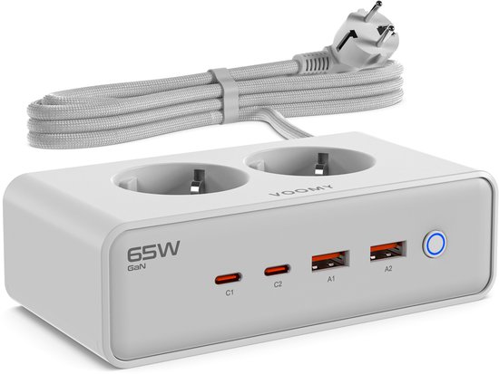 Wit 65W Voomy stekkerdoos met 2 stopcontacten, 2 USB-C en 2 USB-A poorten, met een witte kabel.