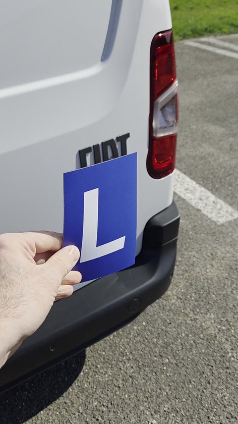 Icône/aimant (grand) | Étudiant "L" | 11 x 15 centimètres | Signe L | Plaque L | Permis de conduire | Auto-école | Facile à retirer | 1 pièce