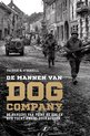 Boekomslag "De mannen van Dog Company". Een boek over de Rangers van Point du Hoc tijdens hun tocht door Europa, met een zwart-witfoto van soldaten in een verwoeste straat.