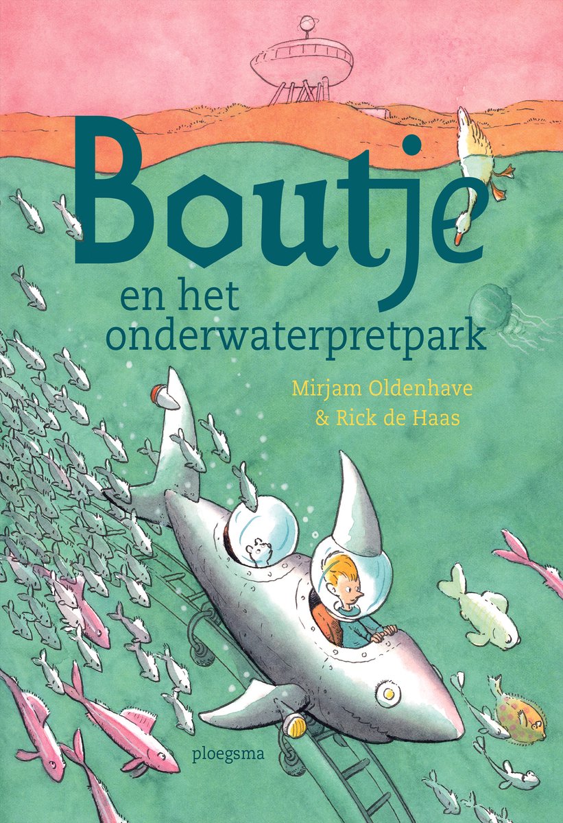 Boekcover 'Boutje en het onderwaterpretpark'. Boutje in een duikboot vaart door een school vissen. Boven water zwemmen een eend en een kwal. Titel in grote letters.