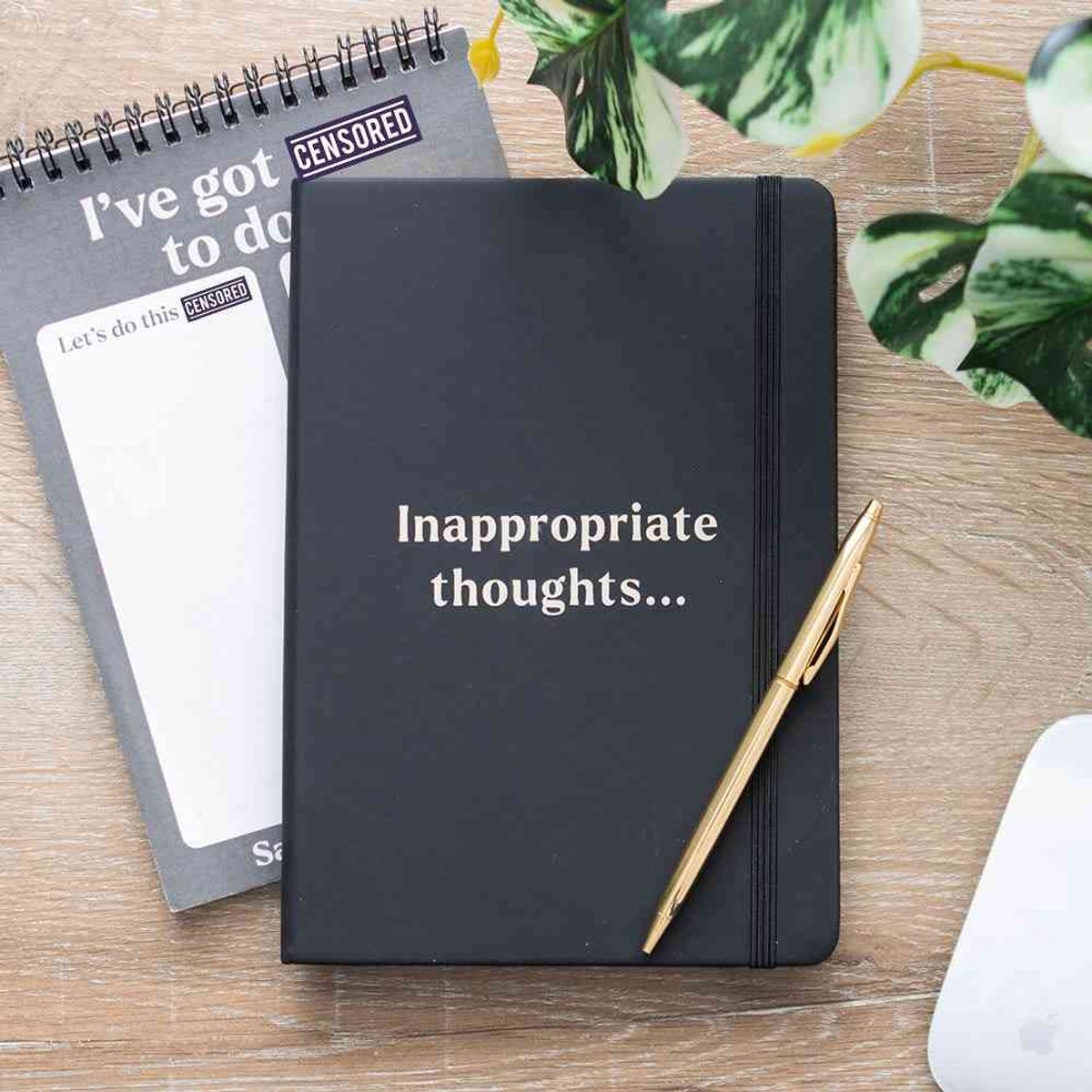 Inappropriate Thoughts A5 Notitieboek - Zwart - Goud - Humor - Journaling - Schrijven