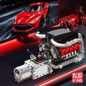 Gedetailleerde LEGO Technic V8 motor, met rode cilinders en chromen uitlaten, op een glanzende rode ondergrond.