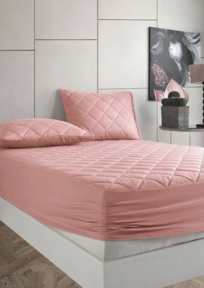 De Linde Home 2-in-1 Waterdichte Matrasbeschermer & Hoeslaken - Met Kussenbeschermer - Waterdicht Matrasbeschermer - 200x220 cm - Roze - 100% Katoen - Gewatteerde Matrasbeschermer - Fitted - Elastische Hoeken tot 40 cm - Duurzaam - Incontinentie