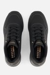 Een paar zwarte Skechers sneakers, bovenaanzicht, met gouden tekst.