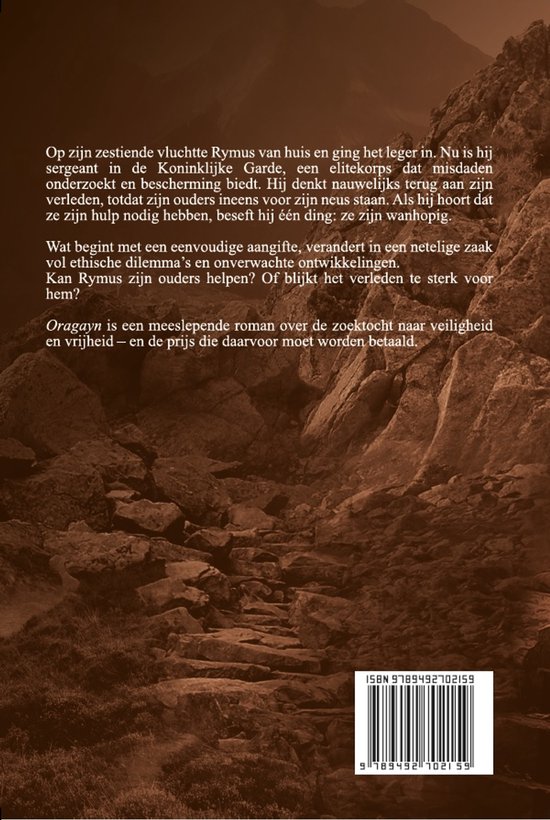 Boekcover met tekst over Rymus, een elitekorps en een zoektocht. Op de achtergrond een rotsachtig pad.