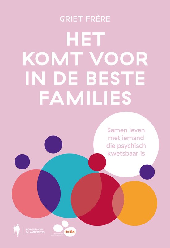 Livre "Het komt voor in de beste families" avec de grandes lettres blanches sur fond rose, des cercles colorés et du texte.