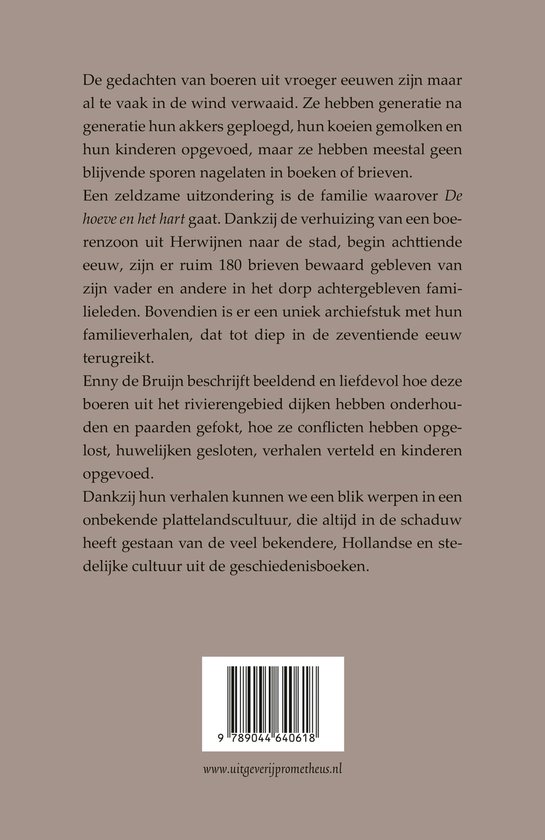 Achterkant van het boek 'De hoeve en het hart', met tekst en ISBN-barcode.