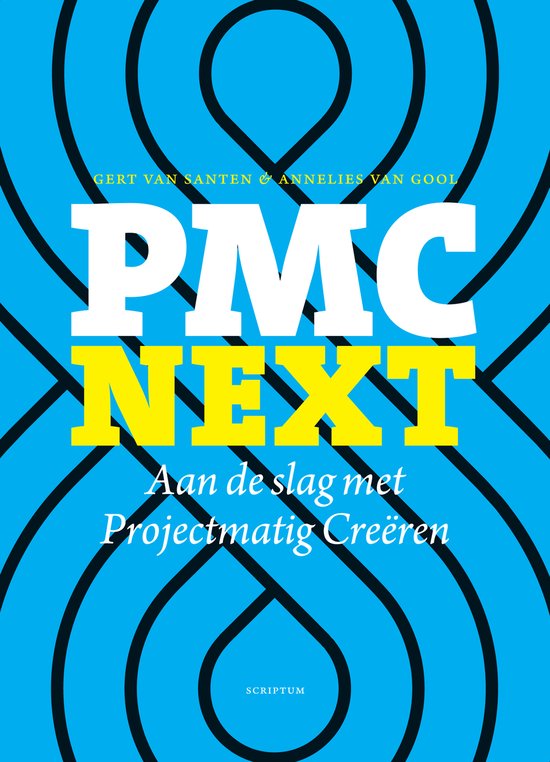Boek "PMC NEXT" door Gert van Santen & Annelies van Gool, met "Aan de slag met Projectmatig Creëren" op een blauwe achtergrond met zwarte lijnen.