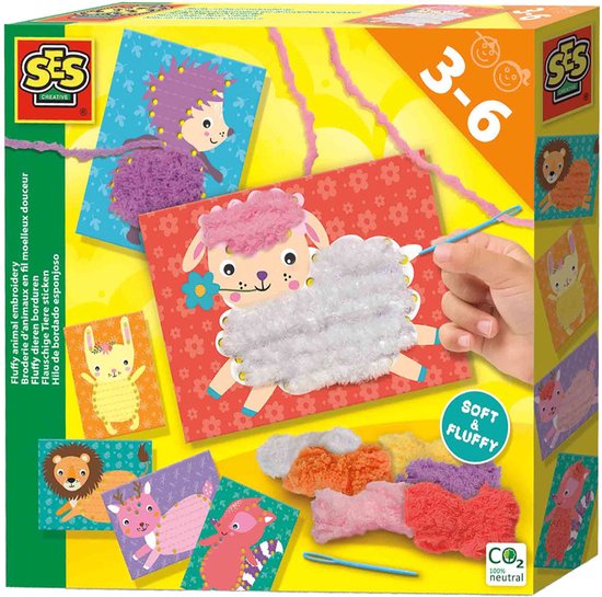 SES Creative - Fluffy Dieren Borduren - Sensorisch Speelgoed - borduur 6 verschillende vachtjes - met kunststof naald en zacht garen in 6 kleuren - Knutselen