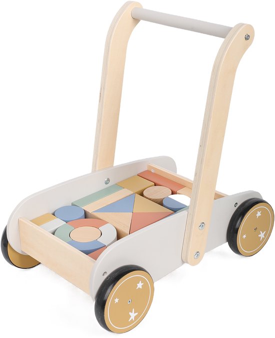 Houten loopwagen met diverse pastelkleurige blokken, waaronder cirkels en driehoeken. Houten handvat en wielen met sterren.