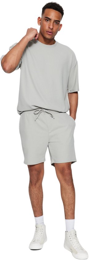 Trendyol Normale Snit Middellange En Kreukbestendige Tmnss23Sr00039