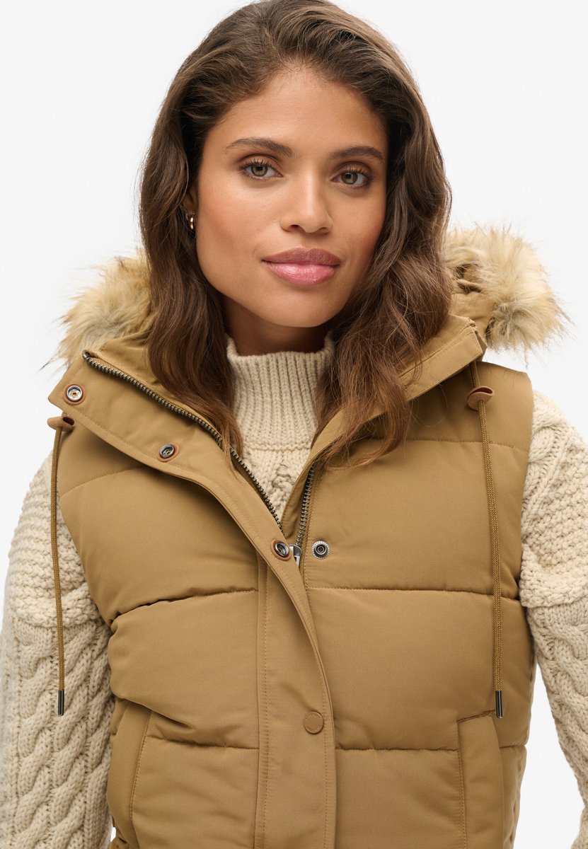 Superdry Everest bodywarmer van imitatiebont Dames Gilets Sand Stone