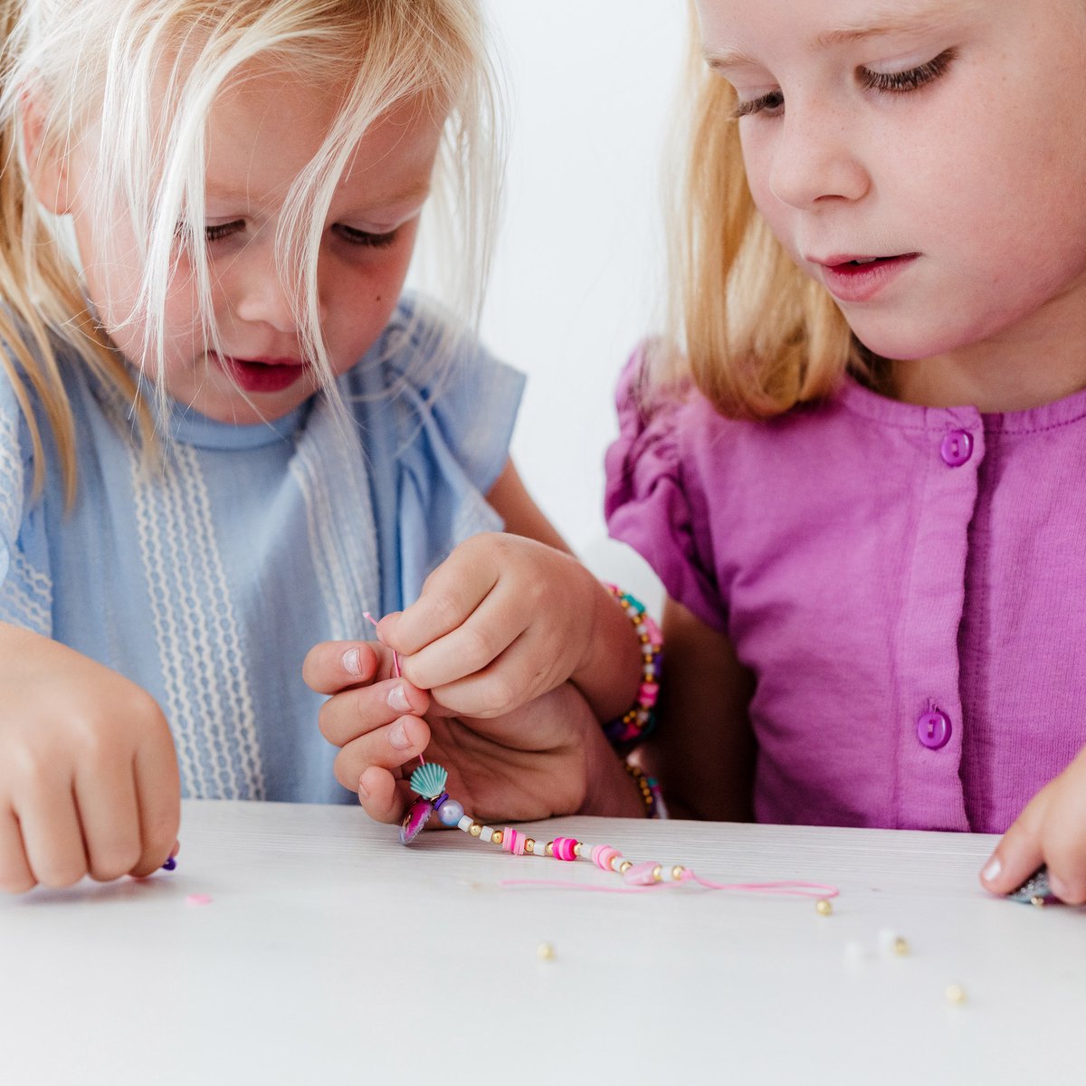 K3 Totum 4 Letter armbandjes maken Totum sieradenset Studio 100 knutselset creatief speelgoed meisjes vanaf 3 jaar - Studio 100 sieraden knutselen — afbeelding 8