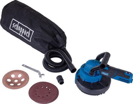 Blauwe Scheppach wandschuurmachine met schuuraccessoires: koperen rol, schuurschijf, stofzak, slang en hulpstuk op witte achtergrond.