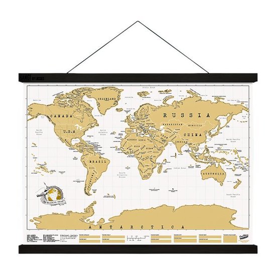 Gouden wereldkaart met de tekst 'SCRATCH MAP' en continenten in reliëf, opgehangen aan een zwarte hanger