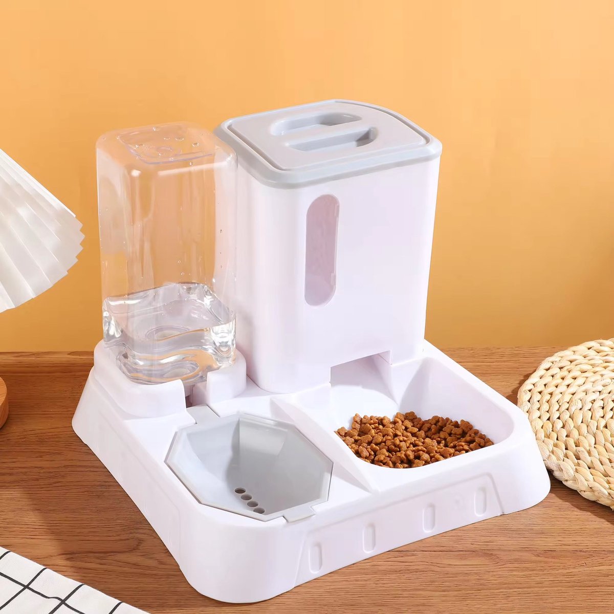 Afbeelding 2 van Kattenvoerbak met automatische voerfunctie en watercompartiment – 2-in-1 design
