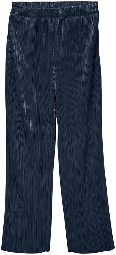 Een donkerblauwe, glanzende, geplooide broek met wijde pijpen.