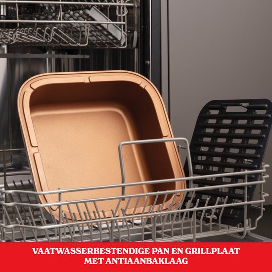 Zwarte, vaatwasserbestendige pan en grillplaat met antiaanbaklaag in een vaatwasser.