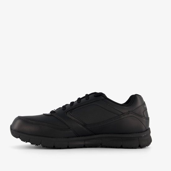 Zwarte Skechers veterschoen, leren look, met vetersluiting en dikke zool.