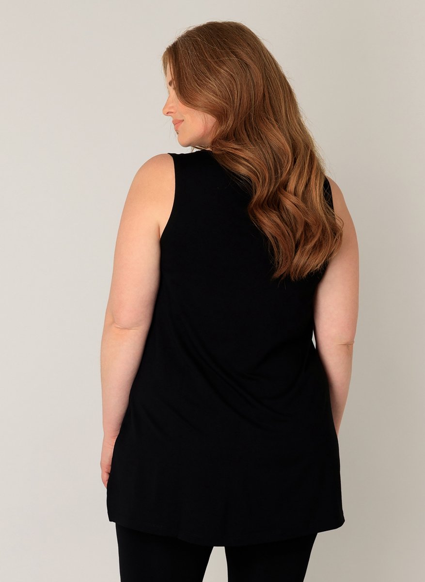 BASE LEVEL CURVY Abbigail Top - Black - maat 4(54/56)