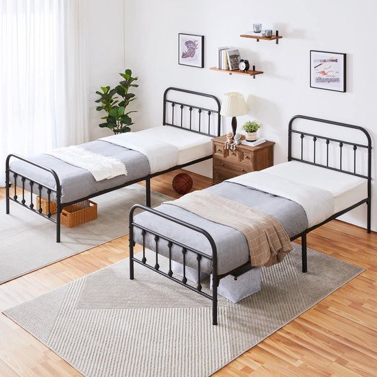 Lutown-Teen Metalen Bedframe 90x200 cm met Gebogen Hoofdbord, Hoogte 36cm, Bed 90 x 200 Metaal met Lattenbodem, Eenvoudige Montage, Opbergruimte onder het bed, Geluidsvrij, Zwart