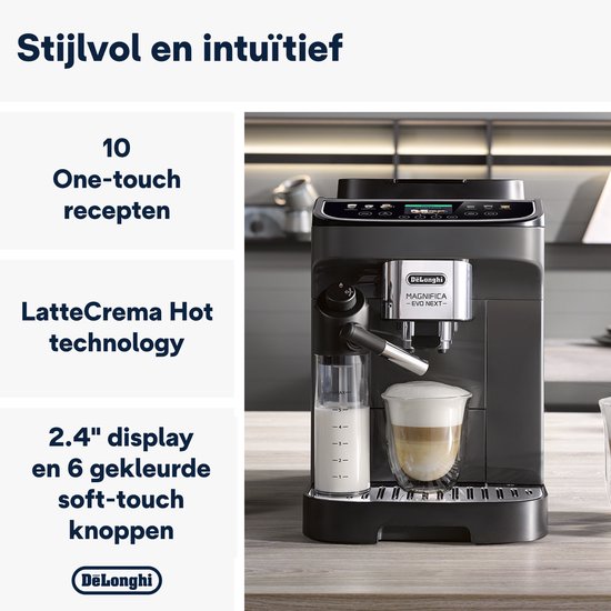 Zwarte DeLonghi Magnifica Evo Next zet een latte macchiato in een glas met dubbele wand. Tekst: "10 One-touch recepten".