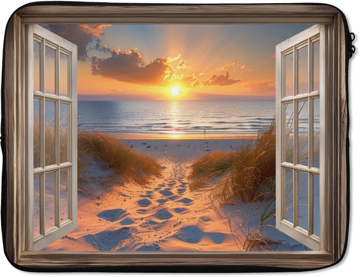Laptophoes 17 inch - Doorkijk - Strand - Duinen - Zonsondergang - Laptop sleeve - Binnenmaat 41x28 cm - Zwarte achterkant