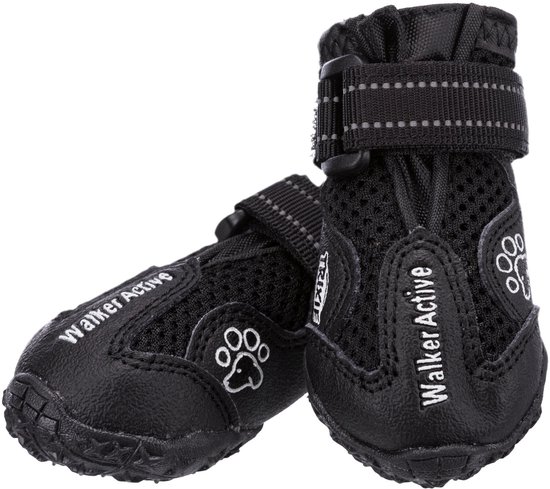 Paar zwarte Trixie hondenschoenen met 'Walker Active' en pootafdruk op de zijkant.