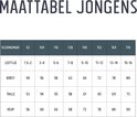 Maattabel voor jongens met kledingmaten, leeftijden, borstomtrek, tailleomtrek en heupomtrek.