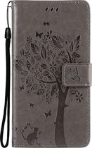Mobigear Telefoonhoesje geschikt voor Samsung Galaxy S21 Hoesje | Mobigear Tree Bookcase Portemonnee | Pasjeshouder voor 2 Pasjes | Telefoonhoesje voor Pinpas / OV Kaart / Rijbewijs - Grijs