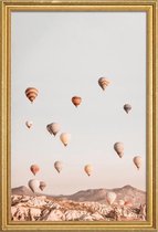 JUNIQE - Poster in houten lijst Heteluchtballonnen -20x30 /Bruin &