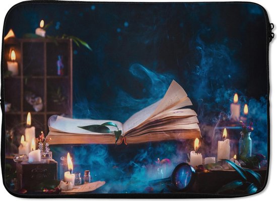 Smerig Omleiden springen Laptophoes 14 inch - Zwevend boek tussen brandende kaarsen - Laptop sleeve  | bol.com