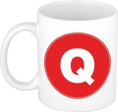 Mok / beker met de letter Q rode bedrukking voor het maken van een naam / woord of team