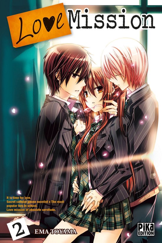 Couverture de manga "Love Mission". Deux garçons aux cheveux bruns et roses entourent une fille aux cheveux brun-roux. Ils portent tous des uniformes scolaires.