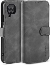 caseme - Hoesje geschikt voor Samsung Galaxy A12 - met magnetische sluiting - ming serie - leren book case - grijs