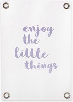 Villa Madelief Tuinposter wit paars enjoy the little things - 70x100cm - Vinyl - Tuindecoratie - Schuttingposter - Tuindoek - Buitenposter voor in de tuin - Waterafstotend - Quote Collectie