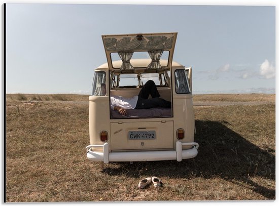 Dibond - Camper Busje bij het Strand - 40x30cm Foto op Aluminium (Met Ophangsysteem)