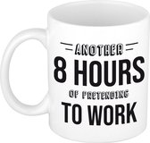 8 hours of pretending to work kado mok / beker wit en zwart - cadeau collega