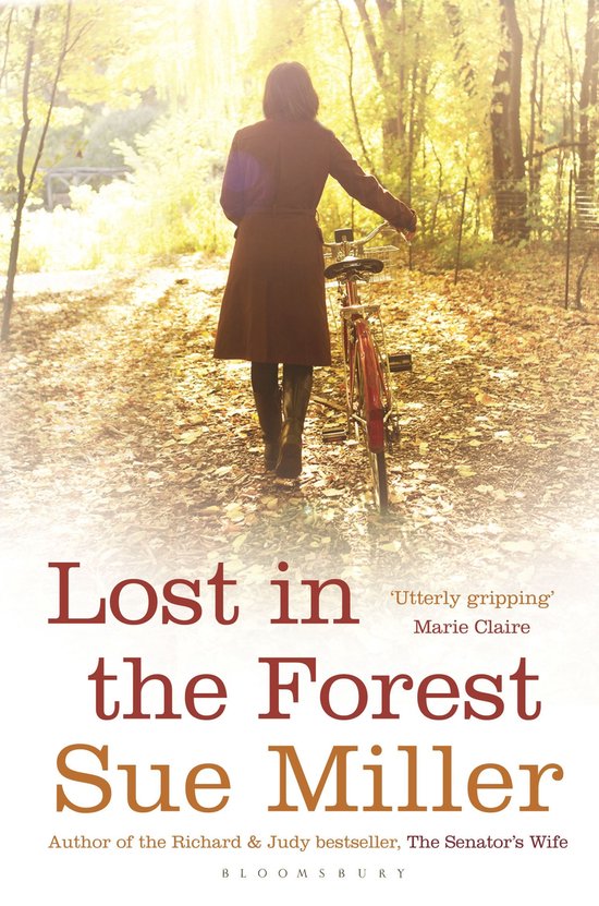 Een vrouw in een bruine jas staat met een rode fiets op een bospad bezaaid met bladeren. De titel 'Lost in the Forest' staat op de voorkant.