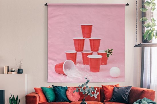 Wandkleed Beerpong - Een stapel van rode bekers voor beerpong Wandkleed katoen 180x180 cm - Wandtapijt met foto
