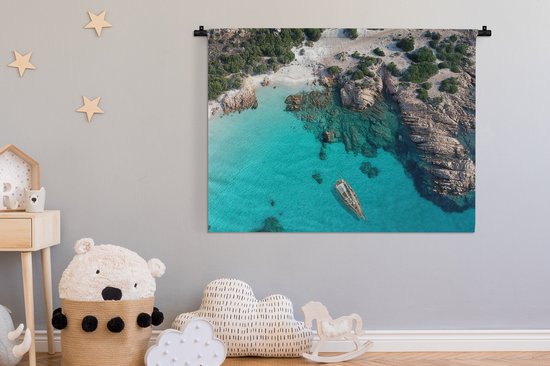 Tapisserie Sardaigne - Une vue aérienne d'une plage de sable blanc entre les rochers.