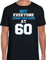 Not everyone looks this good at 60 cadeau t-shirt zwart voor heren - 60 jaar verjaardag kado shirt / outfit S