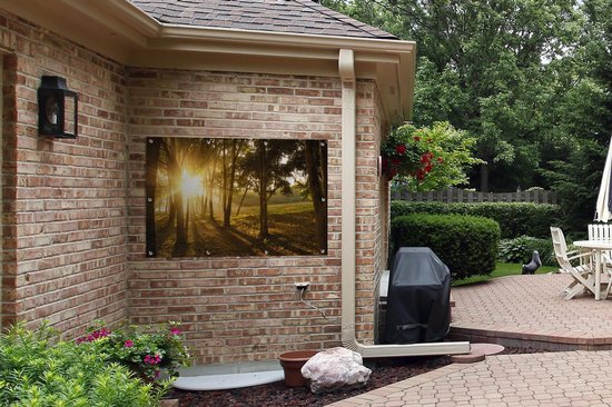 Le soleil d'automne se lève dans une forêt sombre. Affiche de jardin 120x80 cm - Toile de jardin / Toile d'extérieur / Peintures d'extérieur (décoration de jardin)