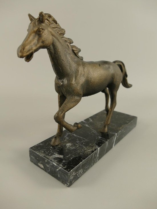Metalen beeld - Paard in draf - Marmeren sokkel - 18 cm hoog