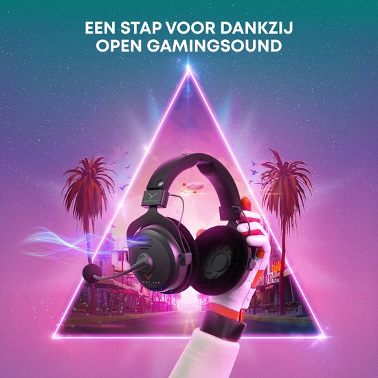 Hand met Beyerdynamic MMX 330 PRO headset, zwevend in een neon driehoek, met palmbomen en stadsbeeld.