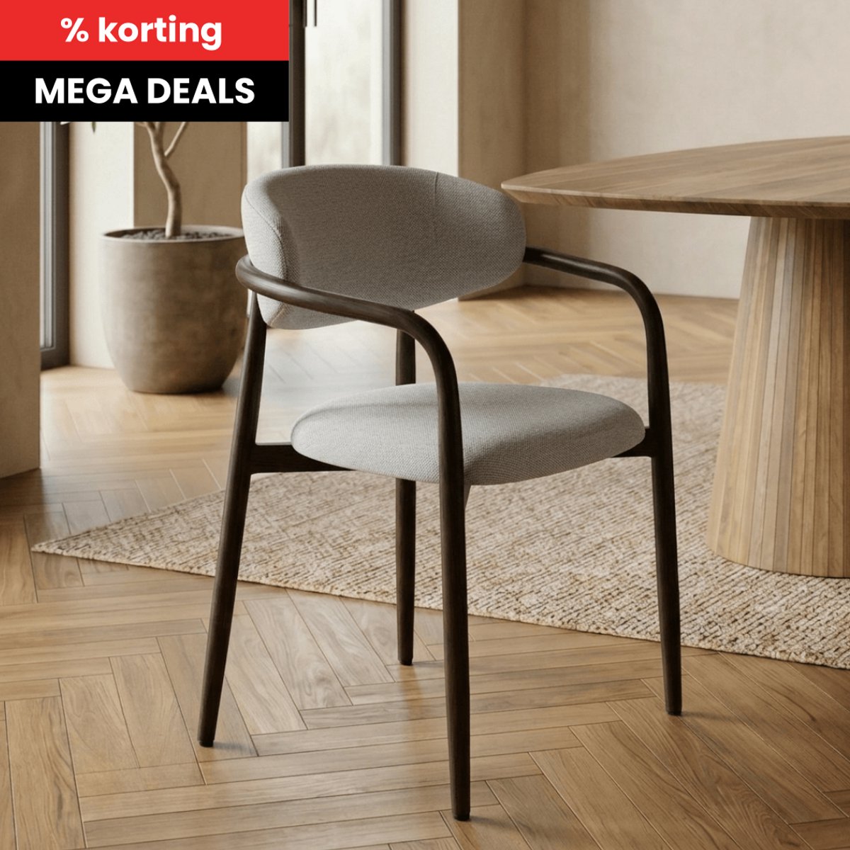 Eetkamerstoel Japandi Alexia Beige met walnoot onderstel Mahom