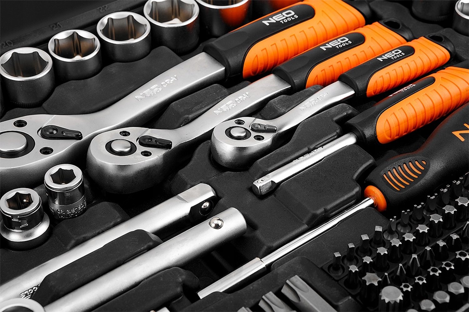 NEO TOOLS 300-delige Doppenset met Koffer